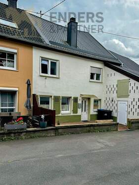 1 - Charmantes Reihenhaus in Birresborn mit Kamin, 4 Zimmern & Potenzial