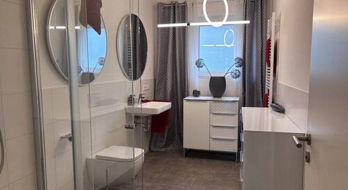 Badezimmer mit Dusche - 