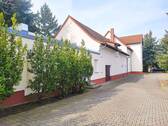 Hof mit Garage - 1 Zimmer Mehrfamilienhaus, Wohnhaus zum Kaufen in Doberschütz