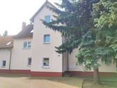 Hauseingang - 1 Zimmer Mehrfamilienhaus, Wohnhaus in Doberschütz