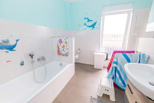 Badezimmer - Doppelhaushälfte mit 120,00 m&sup2; in Himmelpforten zum Kaufen