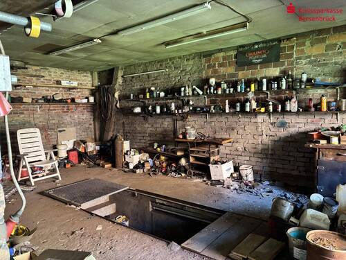Nebengebäude - Garage mit Grube - 