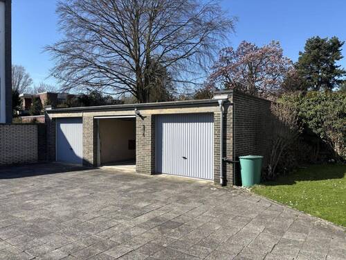 Garagen - Mehrfamilienhaus, Wohnhaus mit 227,00 m&sup2; in Grefrath zum Kaufen