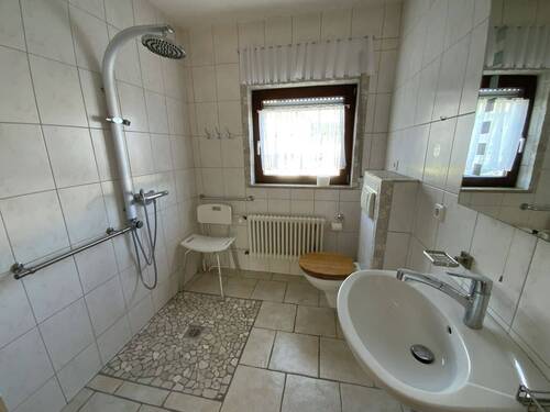 Bad 1 im Erdgeschoss - 