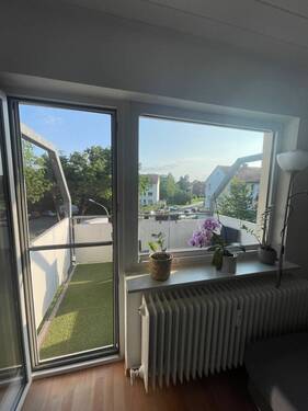 Blick auf den Balkon - 3 Zimmer Etagenwohnung zum Kaufen in Brake