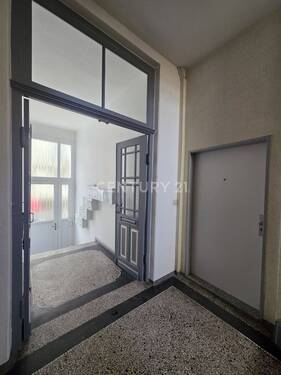 Hausflur - 3 Zimmer Etagenwohnung zur Miete in Wilhelmshaven