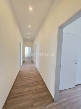 Flur - Etagenwohnung mit 71,50 m&sup2; in Wilhelmshaven zur Miete