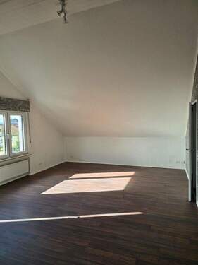 Wohn-/Esszimmer - 