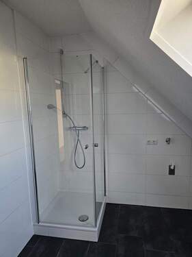 Bad - Dachgeschosswohnung mit Charme - 750,00 EUR Kaltmiete, ca.  85,60 m² Wohnfläche