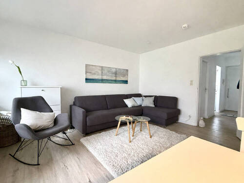 Wohnzimmer mit KI optimiert - 