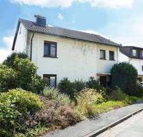 AUMÜLLER-Immobilien - Sympathisches EFH mit Garage und sonnigem Garten in Wächtersbach-Stadt