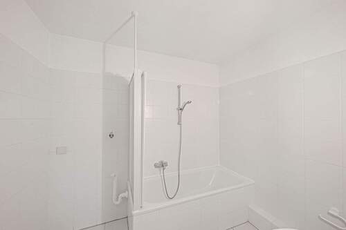 Bad mit Wanne und WM-Anschluss - 