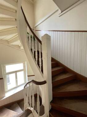 Treppenhaus - 3 Zimmer Etagenwohnung zur Miete in Coburg