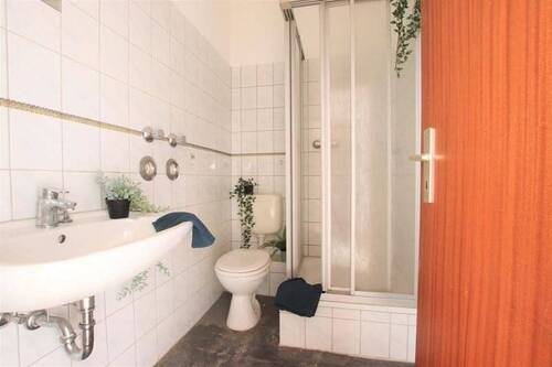 WE04, Badezimmer - 2 Zimmer Einfamilienhaus zum Kaufen in Chemnitz