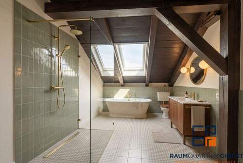 Badezimmer - Wohnen über den Dächern - modernes Dachgeschoss im kernsanierten Renaissancehaus