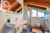 Bad im Dachgeschoss - 