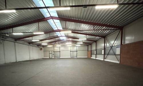 Open Halle innen - Halle zum Kaufen in Michelau
