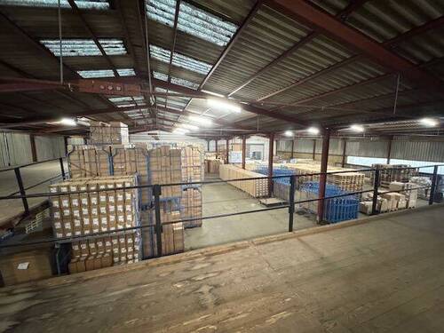 Halle innen 6 - Halle in Michelau zum Kaufen