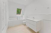 Badezimmer mit Badewanne - 