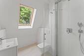 Badezimmer mit Dusche - 