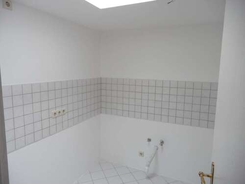 Küche mit Oberlicht und Fliesenspiegel - 