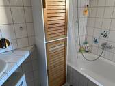 Bad mit Wanne - 
