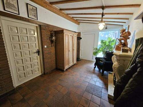 Flur Eingang EG - 5 Zimmer Einfamilienhaus in Salm