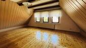Zimmer im Dachgeschoss - 