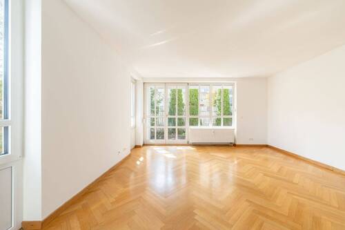Wohnzimmer - 2 Zimmer Etagenwohnung zum Kaufen in München