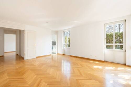 Wohnzimmer - 2 Zimmer Etagenwohnung in München