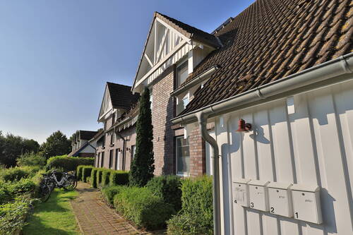 Zuwegung zu den jeweiligen Hauseingängen - 4 Zimmer Reihenmittelhaus zum Kaufen in Boltenhagen
