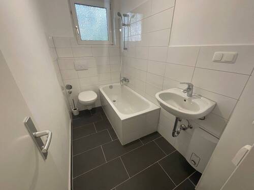 Tageslichtbad mit Wanne - 