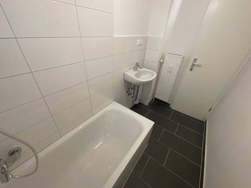 Tageslichtbad mit Wanne - 