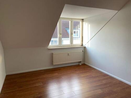 Helles Dachzimmer - 2 Zimmer Etagenwohnung in Grenzach-Wyhlen