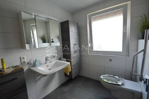 Modernes Tageslichtbad - 