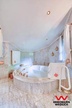 Großzügige Badewanne - 