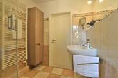 modernes Duschbad - 