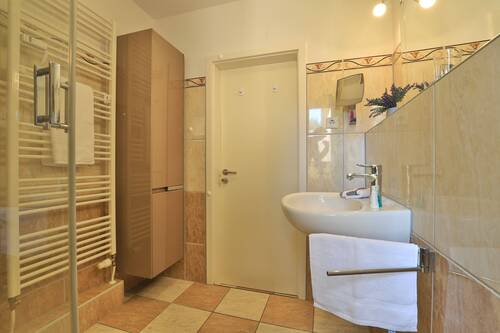 modernes Duschbad - 