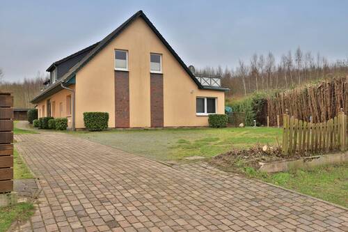 Zufahrt/ zugehörige Pkw-Außenstellplätze - 1 Zimmer Terrassenwohnung zum Kaufen in Boltenhagen