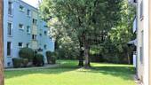 Große Grünfläche für alle Bewohner - 3 Zimmer Etagenwohnung zum Kaufen in Ravensburg