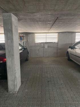 Tiefgaragenstellplatz - 