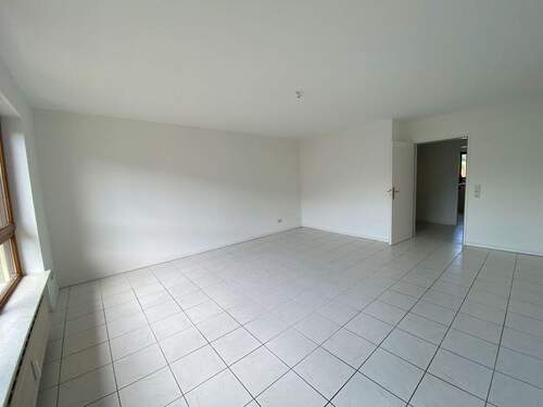 Helles Wohnzimmer - Etagenwohnung mit 77,20 m² in Maulburg zur Miete