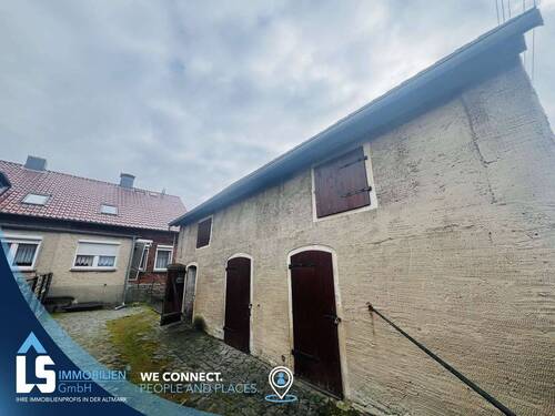 Auffahrt mit Nebengelass - 5 Zimmer Doppelhaushälfte zum Kaufen in Flechtingen