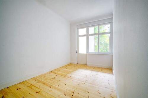 Wohnzimmer mit Terrasse - 3 Zimmer Etagenwohnung in Berlin