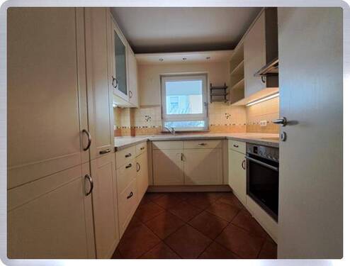 Küche mit EBK - Etagenwohnung mit 86,00 m&sup2; in Rodgau zur Miete