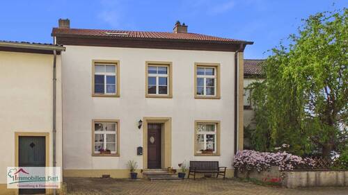 Front - GRENZE L-SCHENGEN: EHEM. BAUERNHAUS MIT FLAIRGR. GARAGE U. SCHEUNE5 SCHLAFZ. GARTEN NACH WESTEN