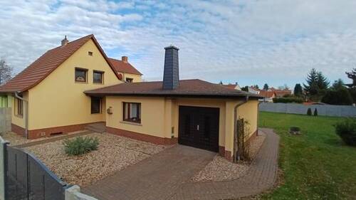 Strassenseite - 5 Zimmer Einfamilienhaus zum Kaufen in Aschersleben
