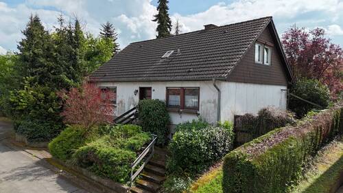 Haus Vorne - Geräumiges Einfamilienhaus mit sehr großem Garten in ruhiger Lage