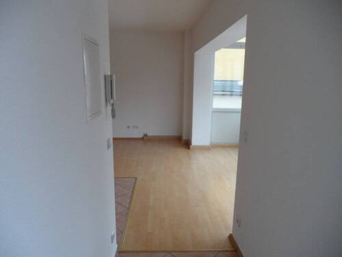 Flur, rechts Wintergarten, links Wohnzimmer - 