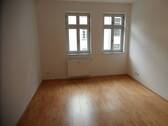 Schlafzimmer, Laminat, 2 Fenster - 